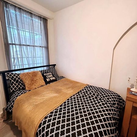 Spacious Studio Flat In Лондон Экстерьер фото