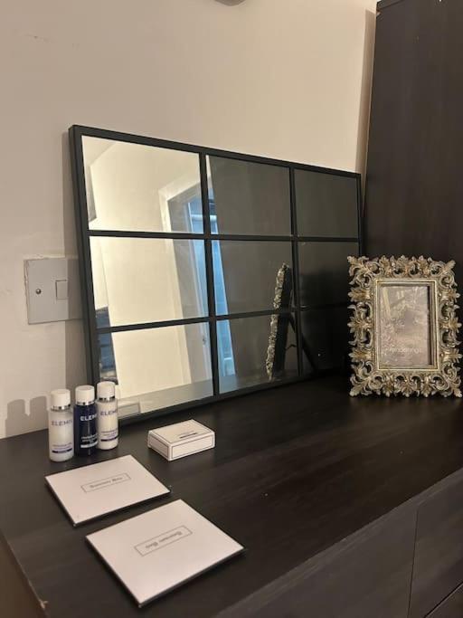 Spacious Studio Flat In Лондон Экстерьер фото