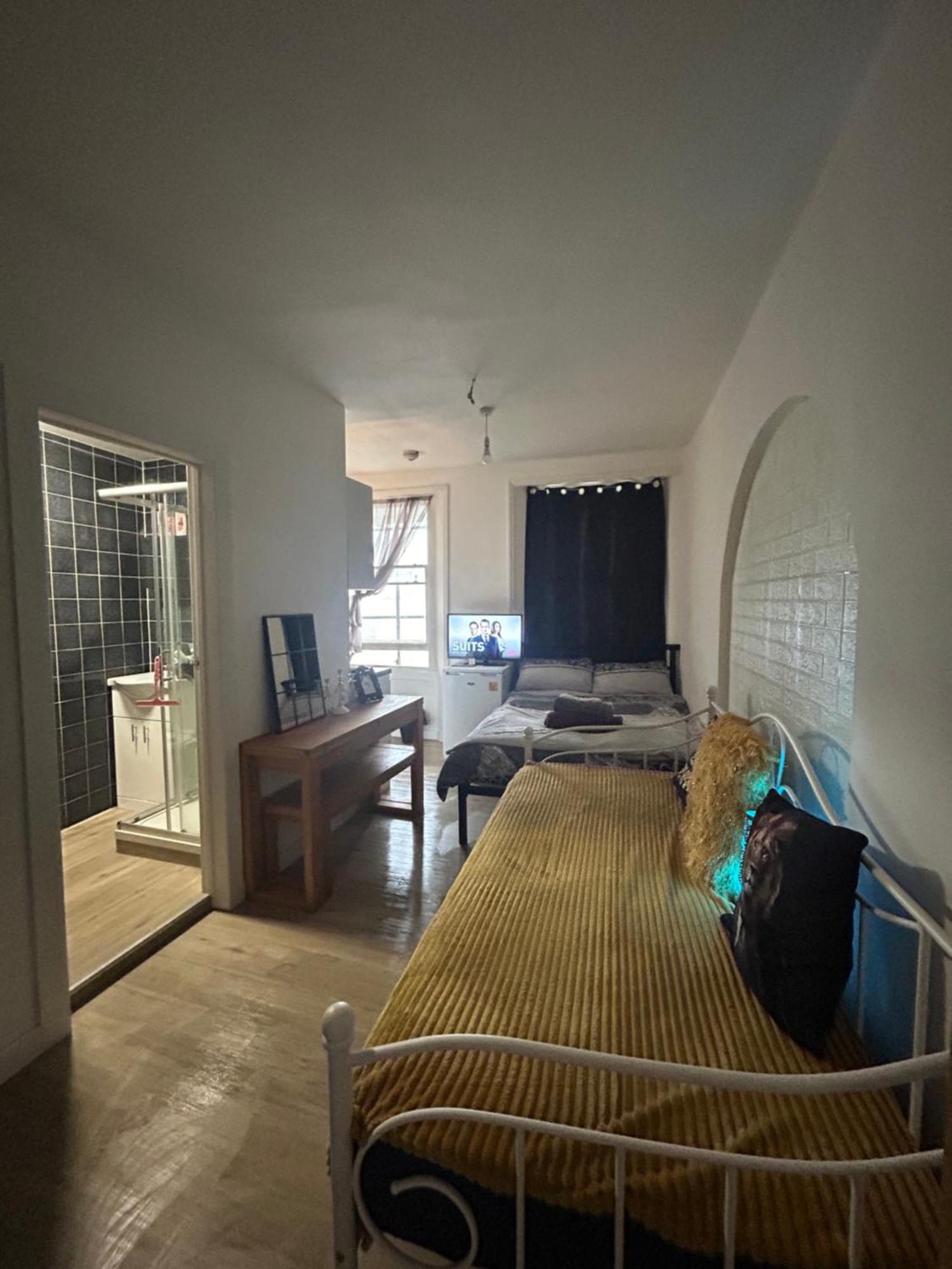 Spacious Studio Flat In Лондон Экстерьер фото